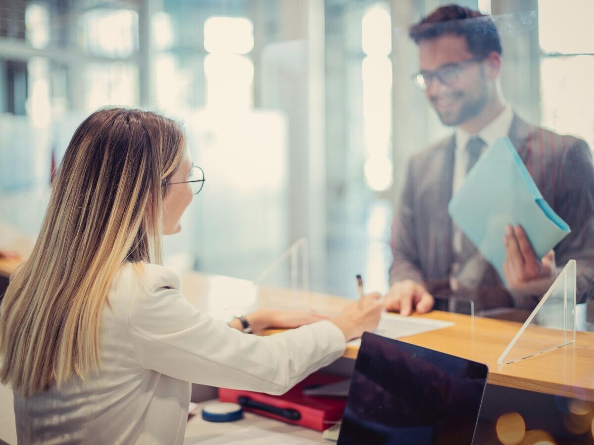    Оформление кредитного договора | © iStock.com / LukaTDB