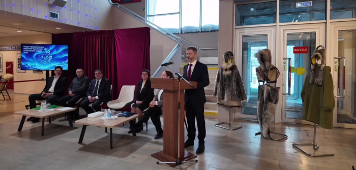 Начальник Чукотки открывает работу форума оленеводов / скриншот кадра видео телеграм-канал Владислав Кузнецов