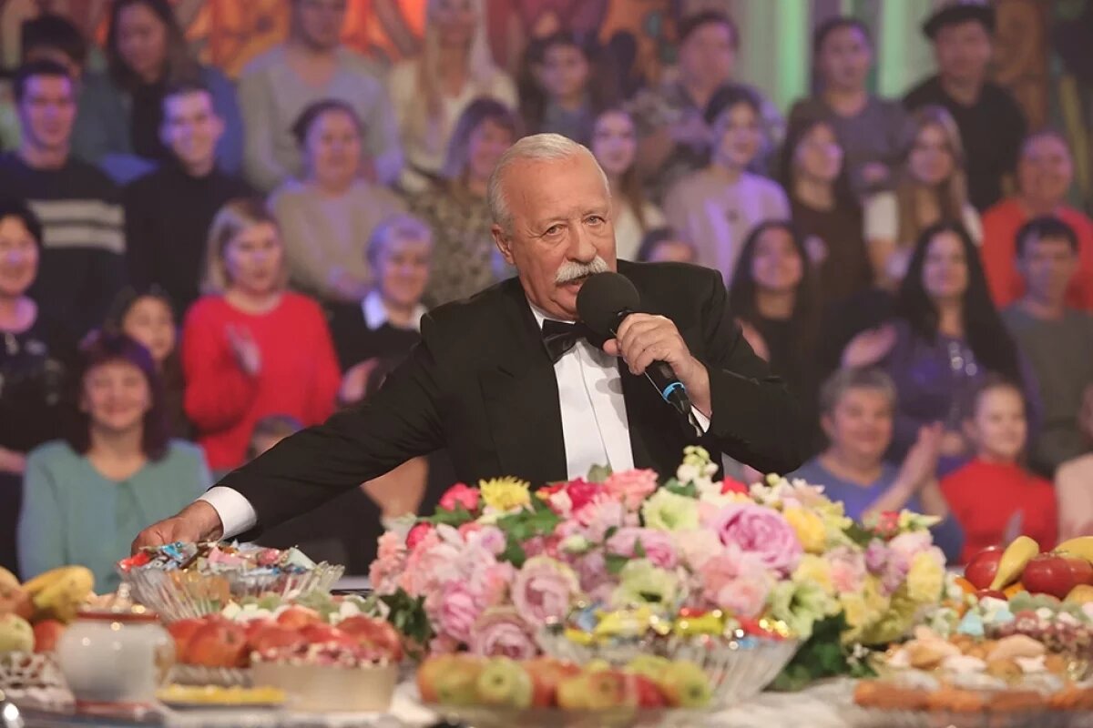    Леонид Якубович на съемках программы «Поле чудес».