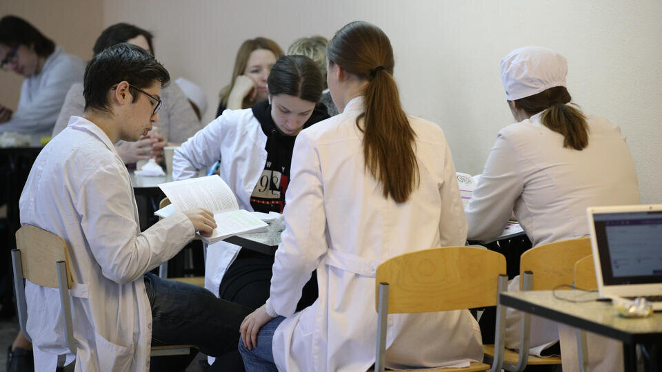     В Госдуме назвали минимальный балл ЕГЭ для поступления в медицинские вузы ИЗВЕСТИЯ