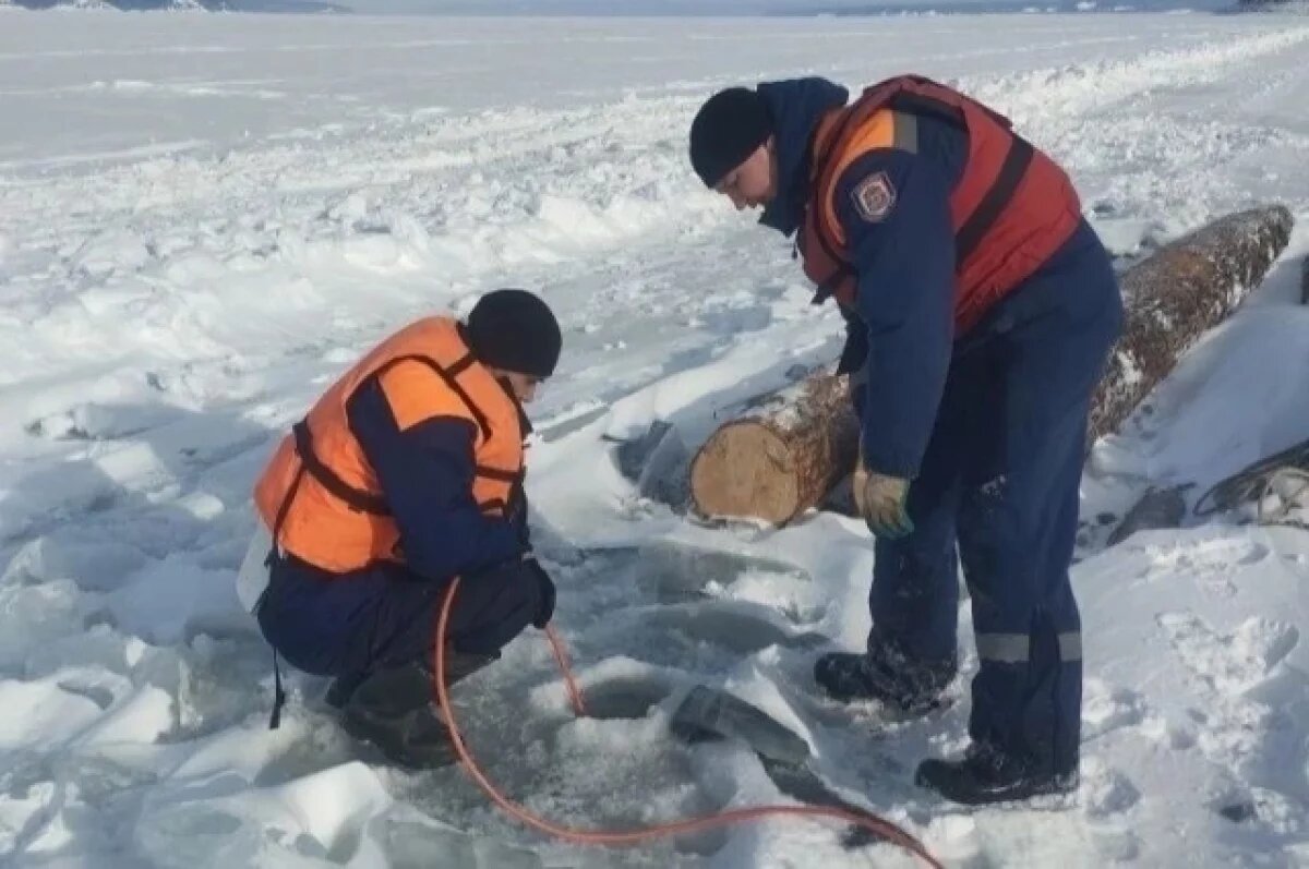    Спасатели нашли машину с телом мужчины в салоне в Красноярском море