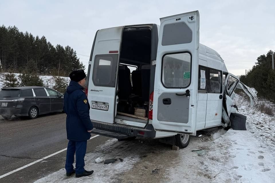    Водитель микроавтобуса не выдержал дистанцию. Фото: прокуратура Амурской области