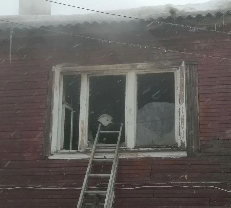    Женщина отравилась угарным газом при пожаре в Пряже© Госкомитет Карелии по безопасности населения