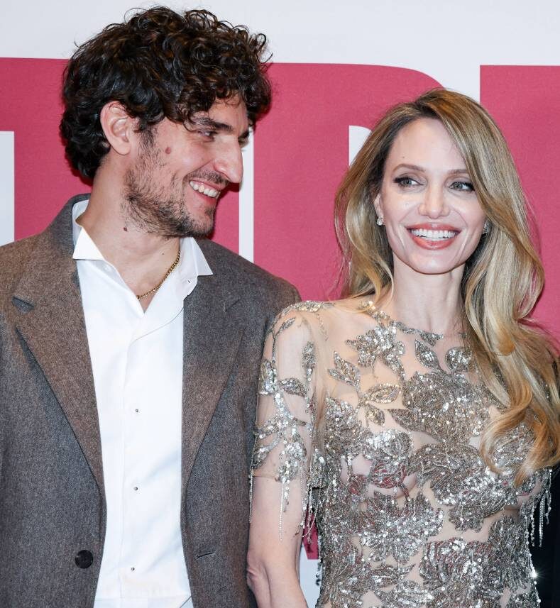    Луи Гаррель и Анджелина Джоли на премьере фильма "Кутюр" в ПарижеLegion-Media