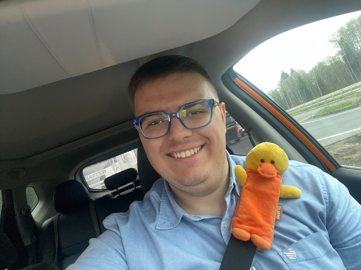 Приветствую! Меня зовут Михаил. И я автор данного канала.