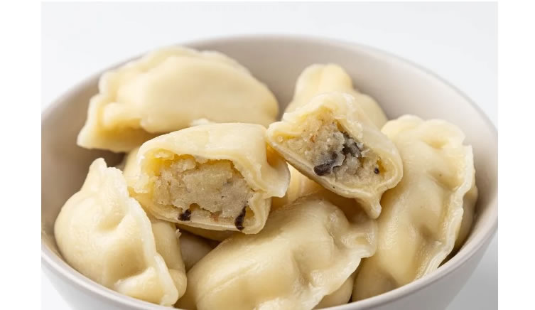 Вареники с картошкой, капустой и грибами.