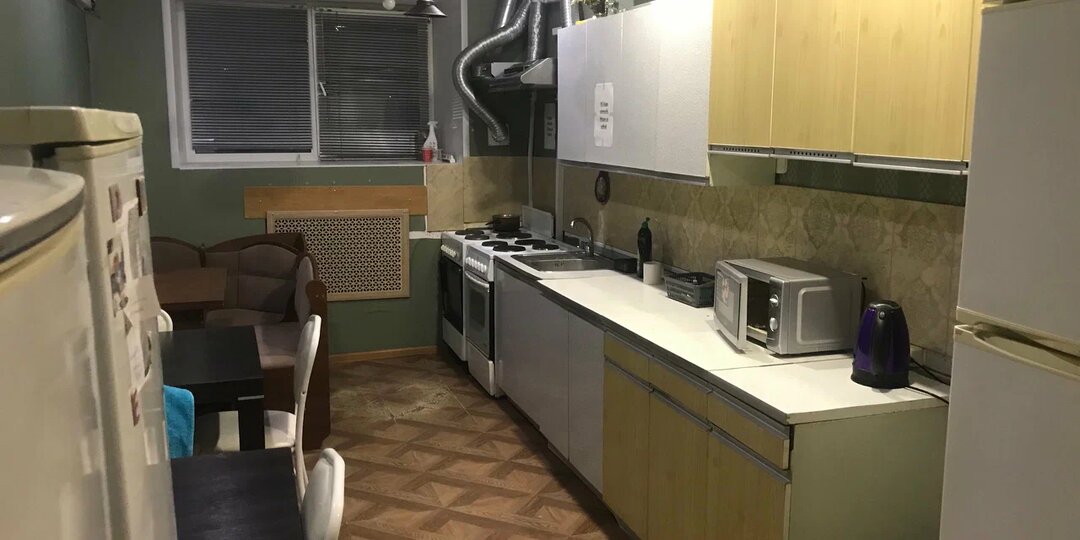 Суд запретил хостел в подвале дома на Университетской