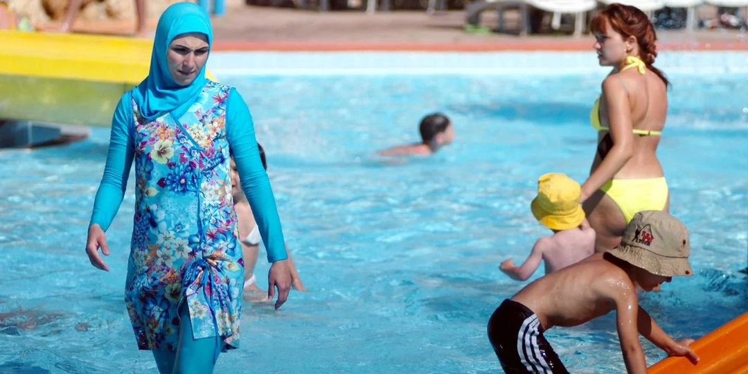 Запрет на буркини: споры вокруг закрытых купальников снова разгораются