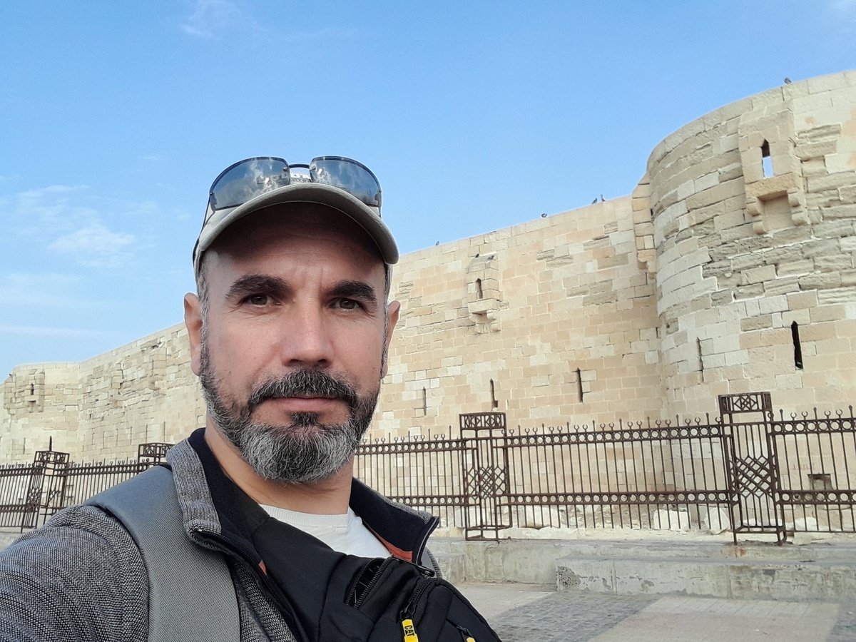 У стен крепости