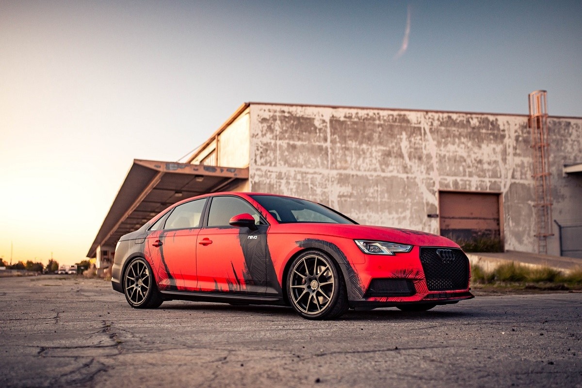 Зеркала и ручки облезли за месяц: как клеить плёнку, чтобы держалась годами