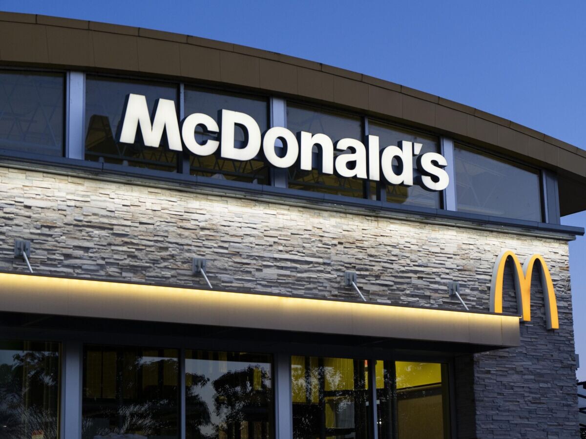    Вывеска ресторана McDonald's | © AP Photo / Jenny Kane