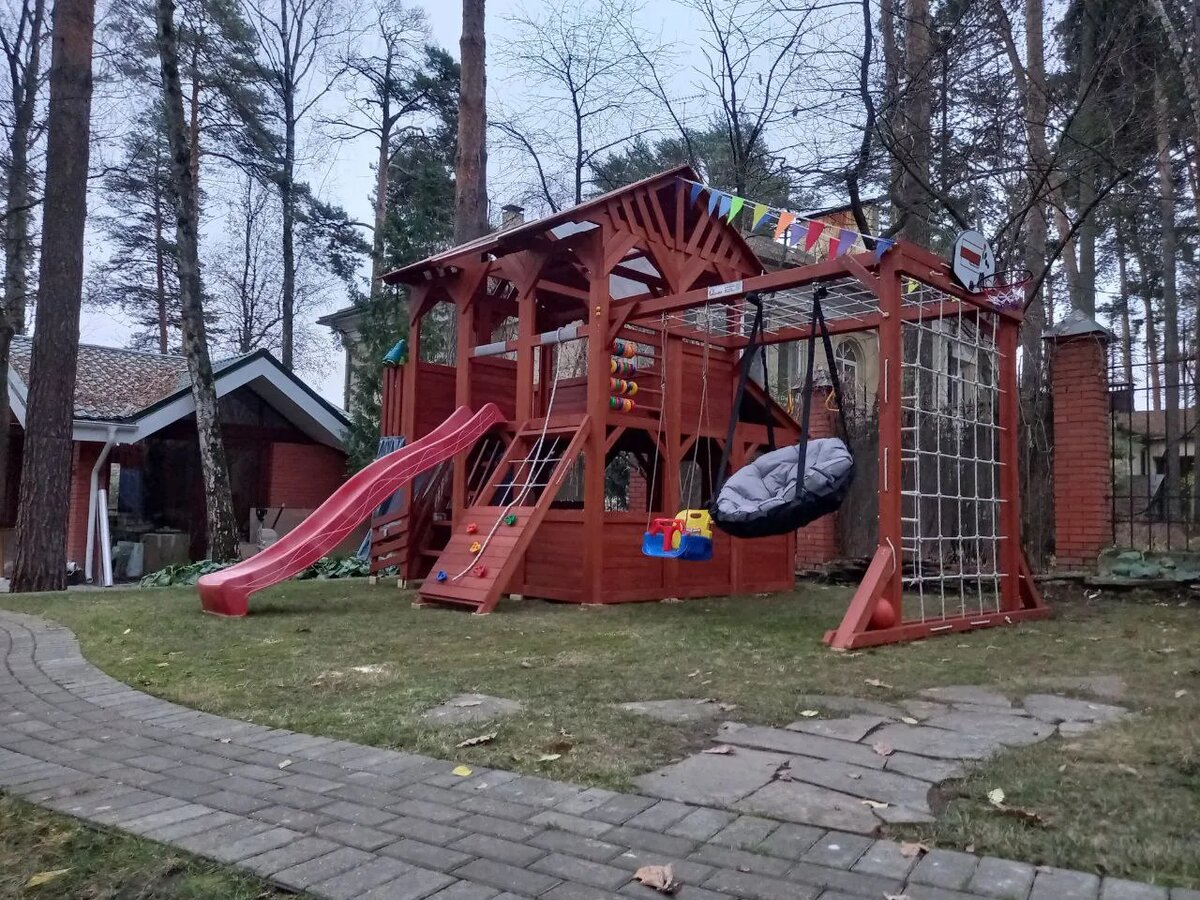 Детская площадка Савушка PlayHouse - https://savushka.ru/catalog/vse-kompleksy/savushka-playhouse/?utm_source=dzen&utm_medium=st-dacha