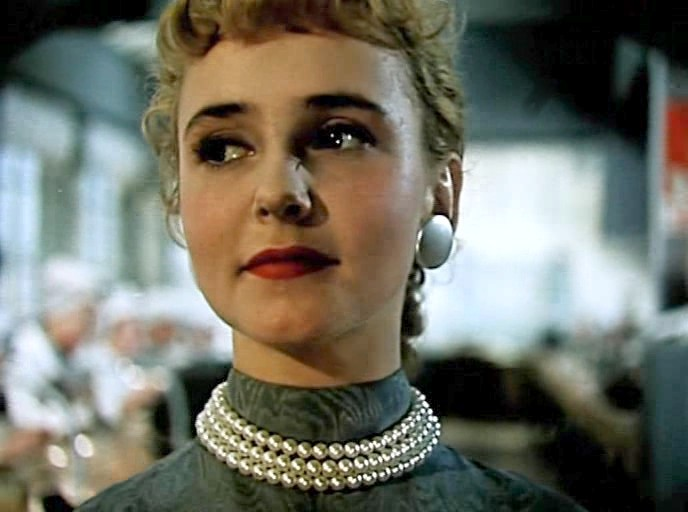    Людмила Крылова в фильме «Сверстницы», 1959 год
