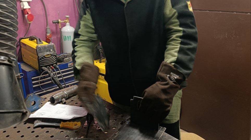 🟢"Профессионалы - 2026" Первый день кипит работой, конкурсанты выполняют модуль Б "сборка конструкции