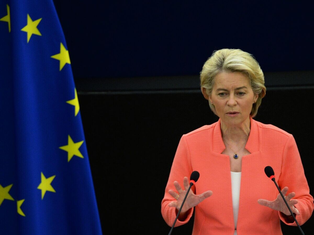    Председатель Еврокомиссии Урсула фон дер Ляйен выступает на пленарной сессии Европейского парламента в Страсбурге | © РИА Новости / Алексей Витвицкий