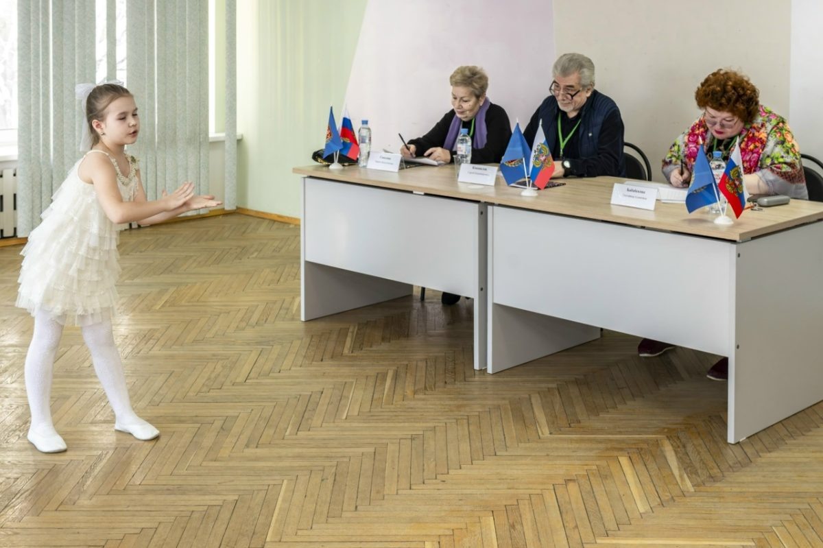    Полина Волкова исполнила стихотворение Эммы Мошковской «Хитрые старушки