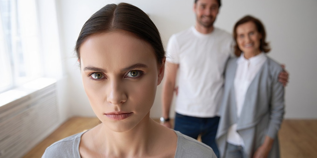 Не ори на маму вступился муж хотя свекровь только что назвала мой ужин помоями для свиней