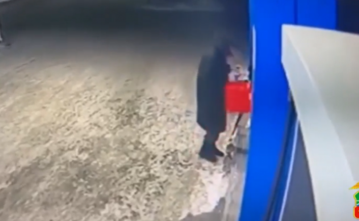 Скрин видео с камер наблюдения. Фото: пресс-служба Транспортной полиции Сибири