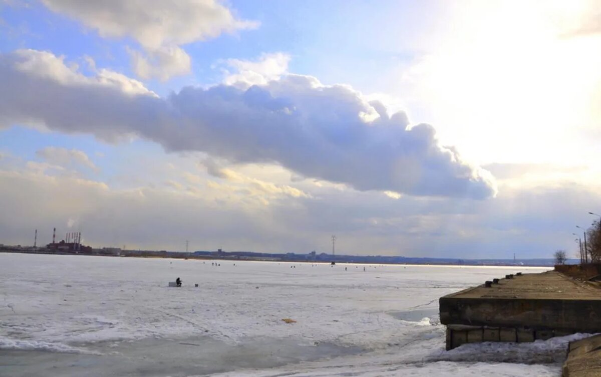    Уровень воды начали понижать на пруду в Ижевске