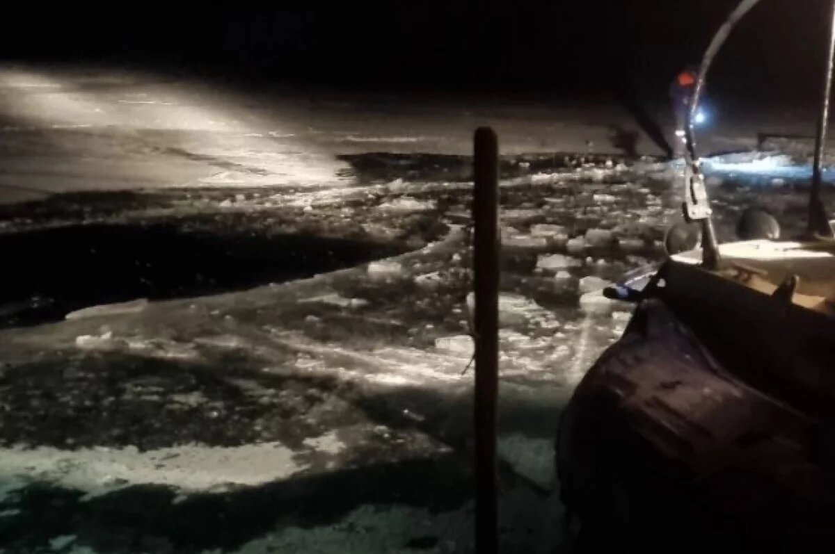    В Иркутской области машина с людьми провалилась под лёд на Байкале