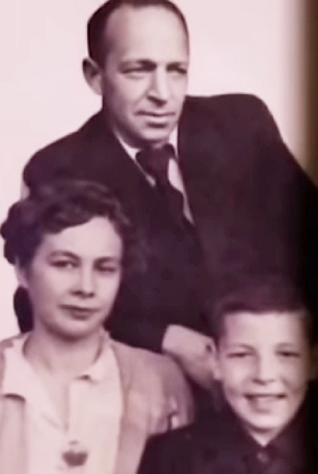 Рома с отцом и его второй женой