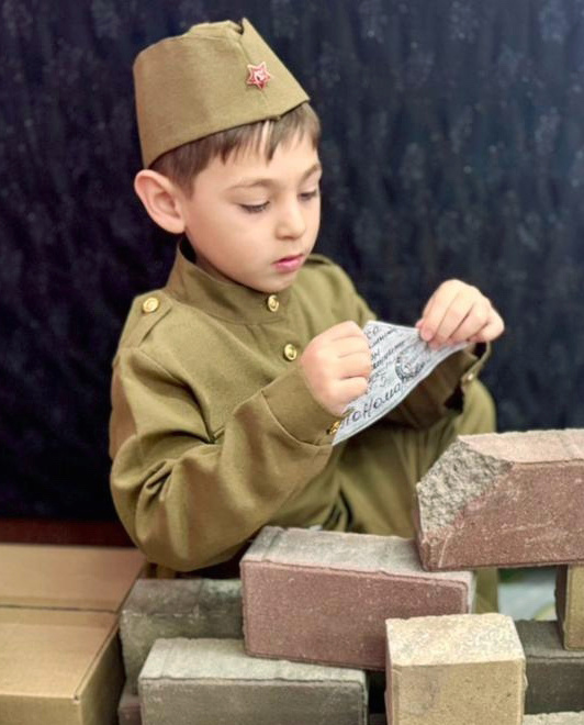 Инсценировка «Треугольник надежды» в детском саду «Дубок» аула Кош-Хабль