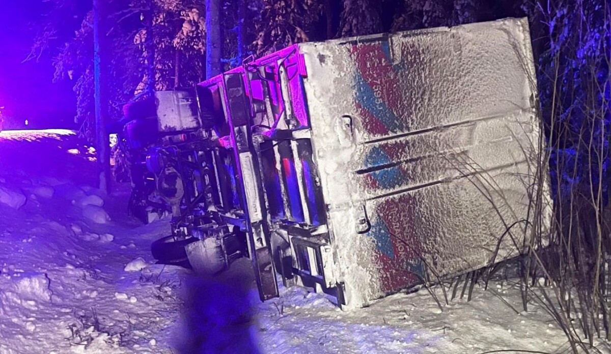    27-летний житель Петрозаводска погиб в ночном ДТП в Карелии© Госавтоинспекция Карелии