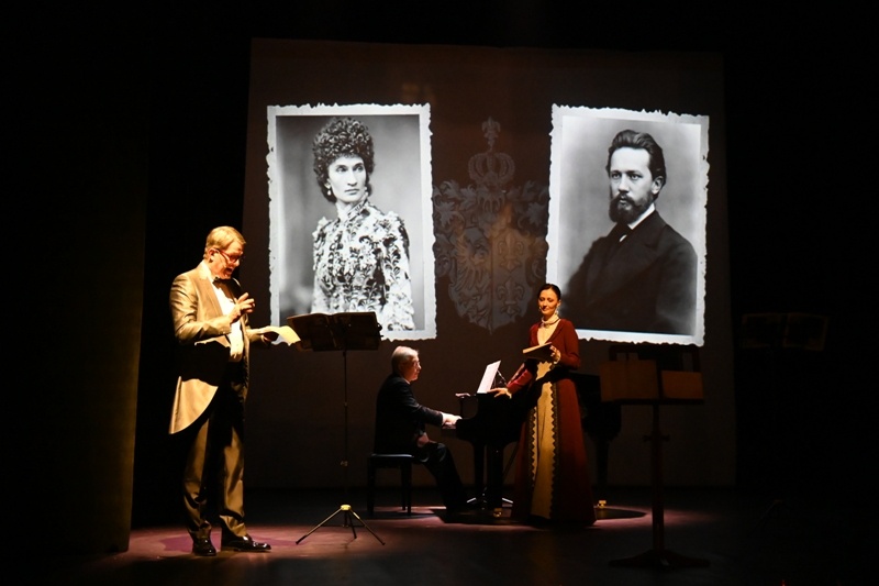 Музыка между строк