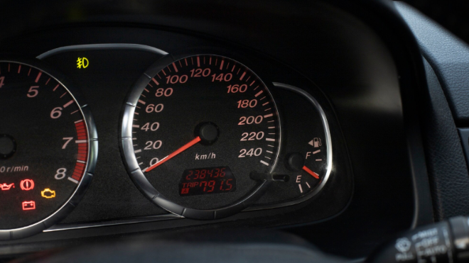 Фото: https://ru.freepik.com/free-photo/close-up-fuel-level-gauge-vehicle_94965610.htm#