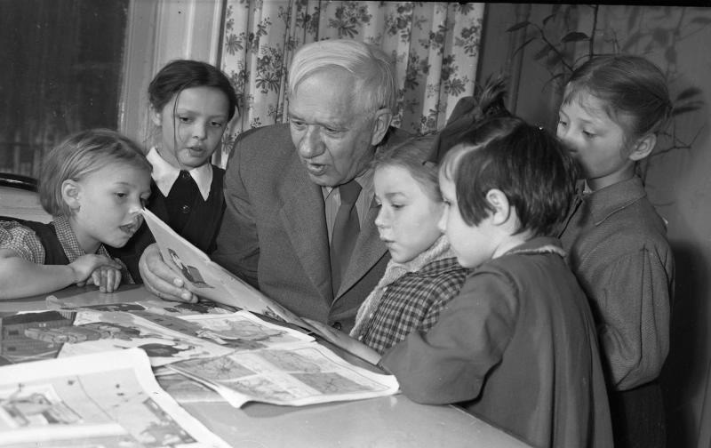 Чуковский с детьми. Фотография Всеволода Тарасевича, 1959 год