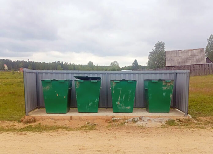 Организации, занимающиеся вывозом мусора, выставляют счета за мусор даже тогда, когда его нет и в доме никто не живёт. Всё законно, утверждают они. Фото: администрация Гайнского муниципального округа.