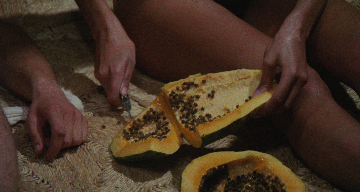 Кадр из фильма "Папайя — богиня любви и каннибалов" (1978)