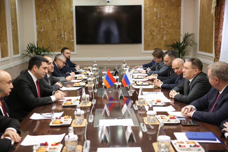    Развитию проектов в сфере мирного атома была посвящена встреча Алена Симоняна и Алексея Лихачёва. Фото: сайт Национального собрания Республики Армения.