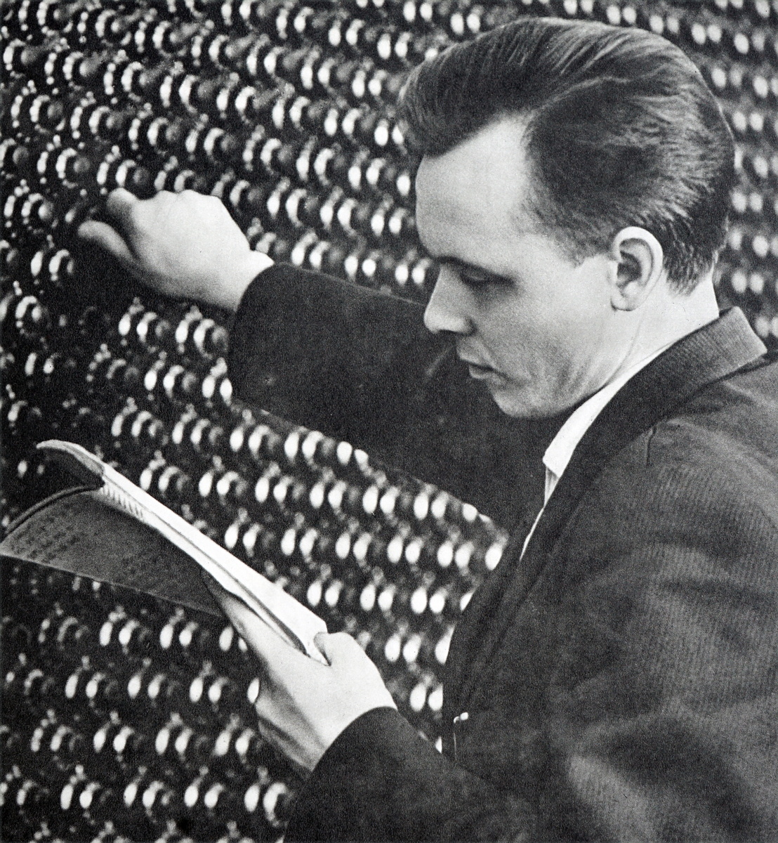    В 1931 году Мстислав Келдыш окончил физико-математический факультет МГУ. После завершения учёбы он получил направление в Центральный аэрогидродинамический институт имени Н.Е. Жуковского, в котором прошёл путь от инженера до начальника отдела динамической прочности / Gettyimages.ru / Universal History Archive / Universal Images Group