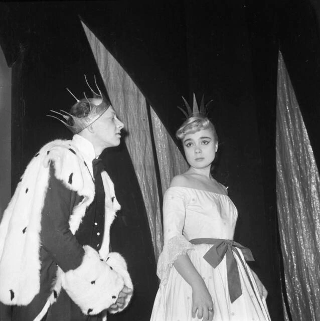 Нина Дорошина и Евгений Евстигнеев в спектакле «Голый король»