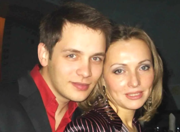 на фото Александр Асташенок и Елена Венгржиновская в молодости