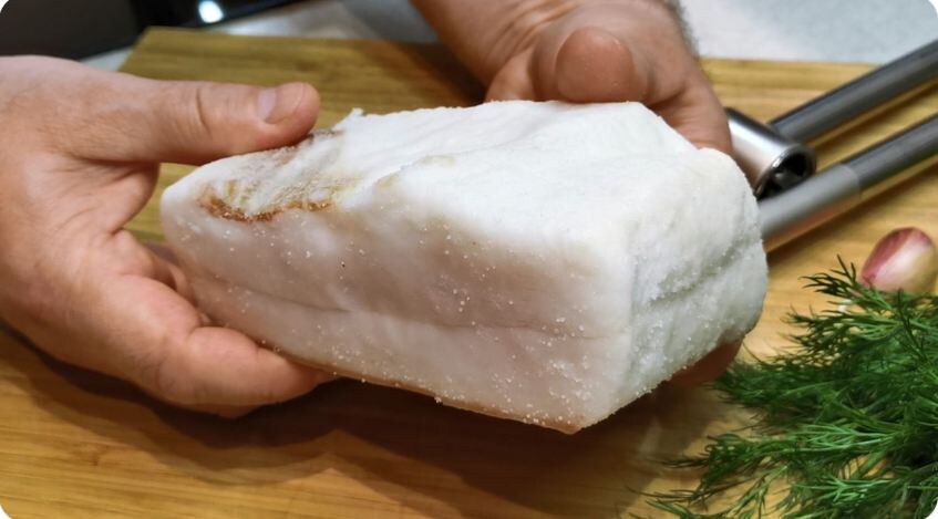 Эту закуску из сала я делаю килограммами — съедается моментально