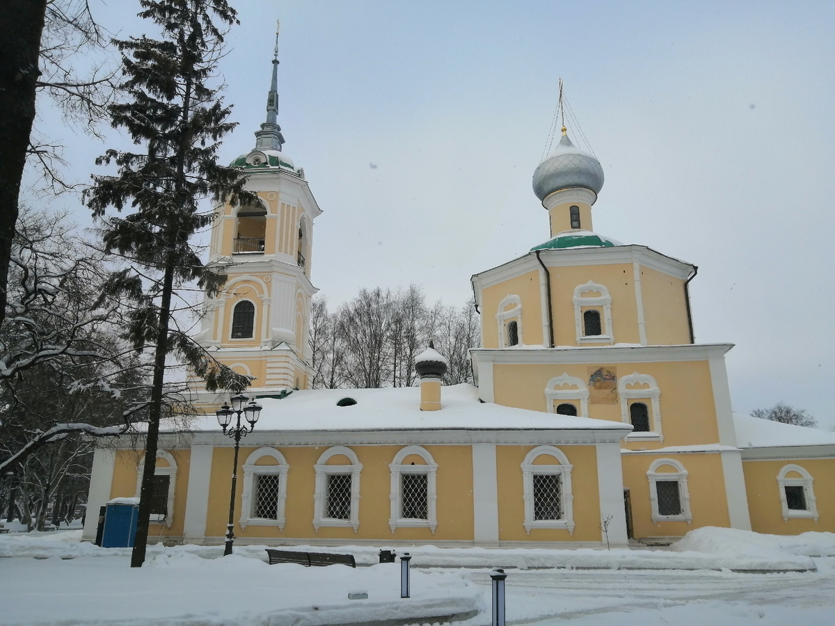 Церковь Иоанна Предтечи в Рощенье с фресками 1710 год