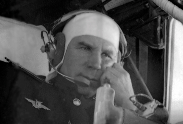 Командир экипажа Ту-104 подполковник морской авиации Анатолий Инюшин