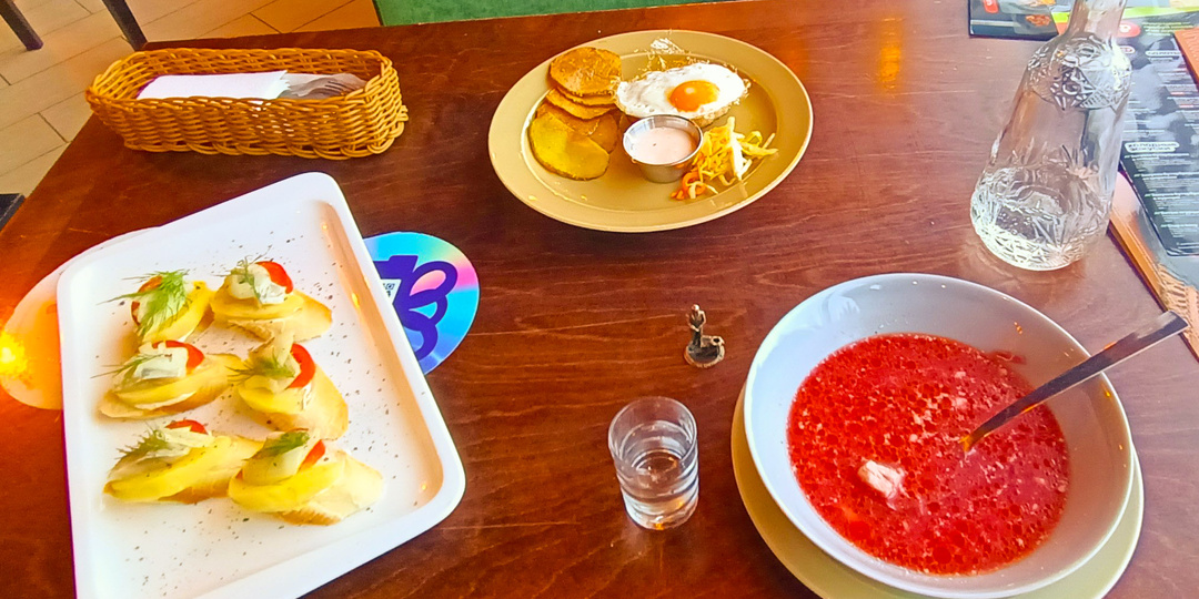 Обед в гриль-баре "Шашлыкoff" в Marins Park Hotel оставил сыто-пьяным великана и злобно-трезвым старикана