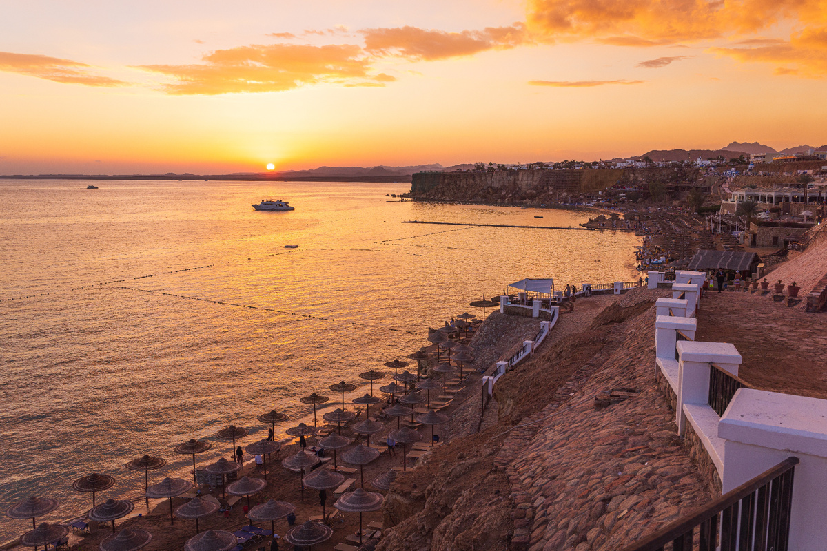 Прибрежная полоса вдоль Красного моря, Шарм-эль-Шейх, Египет. Источник: Shutterstock