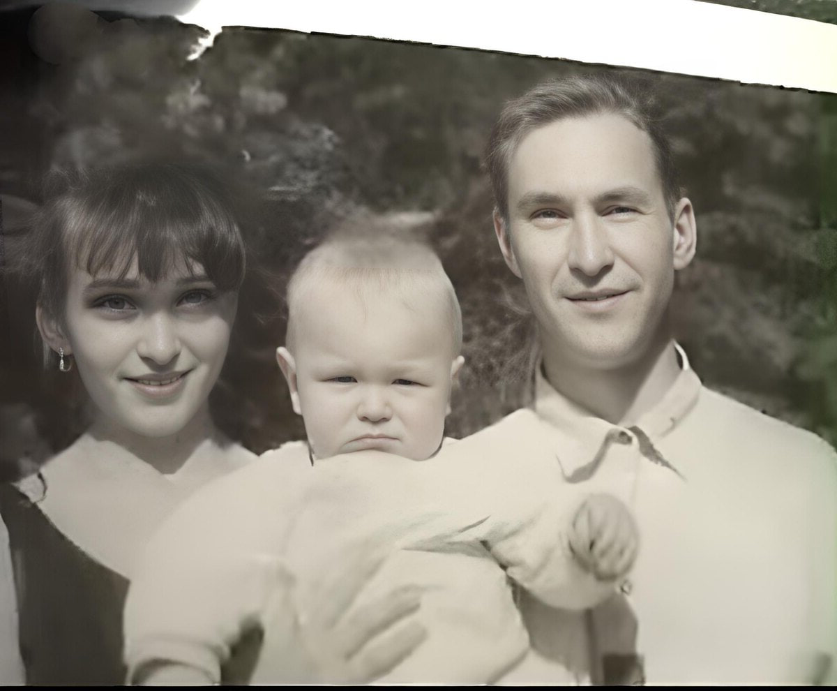 Олег, Людмила и их сын. Ист: кадр из видео на YouTube.com