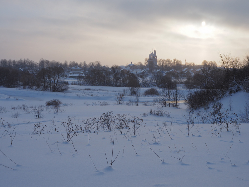 Вид с Покровской церковью.