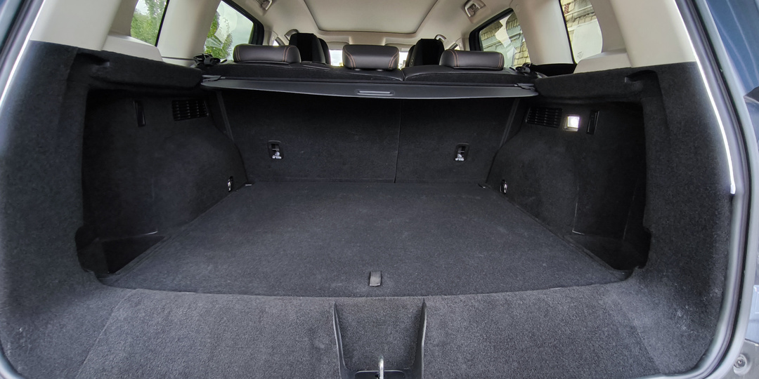 Улучшаем багажник, оклейка карпетом.