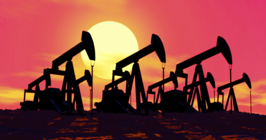 Добыча нефти падает второй месяц подряд