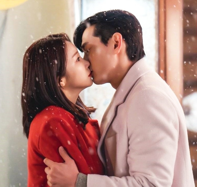 Кадр из дорамы "Любовная битва"/"Любовное сражение".