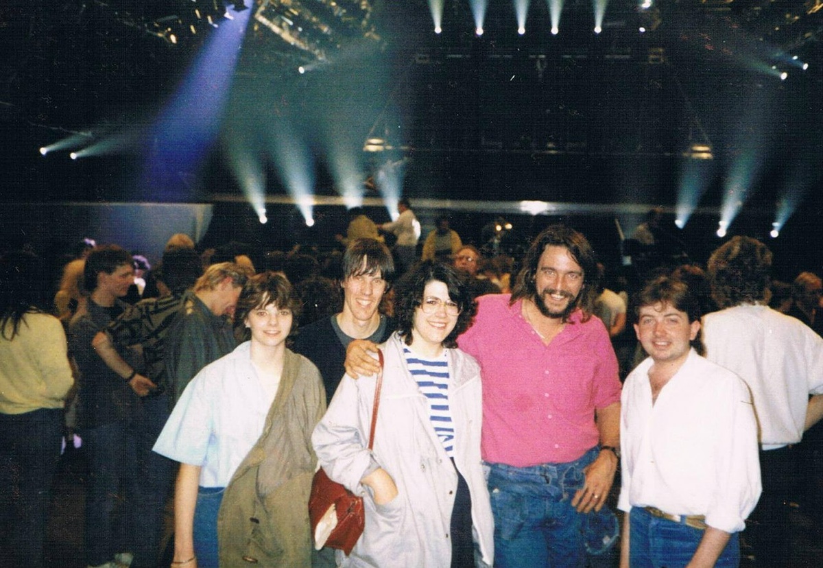 Поклонники на съемках клипа