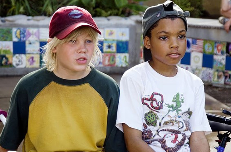    Блейк Гарретт (слева) в фильме «Как есть жареных червяков»Кадр из видео