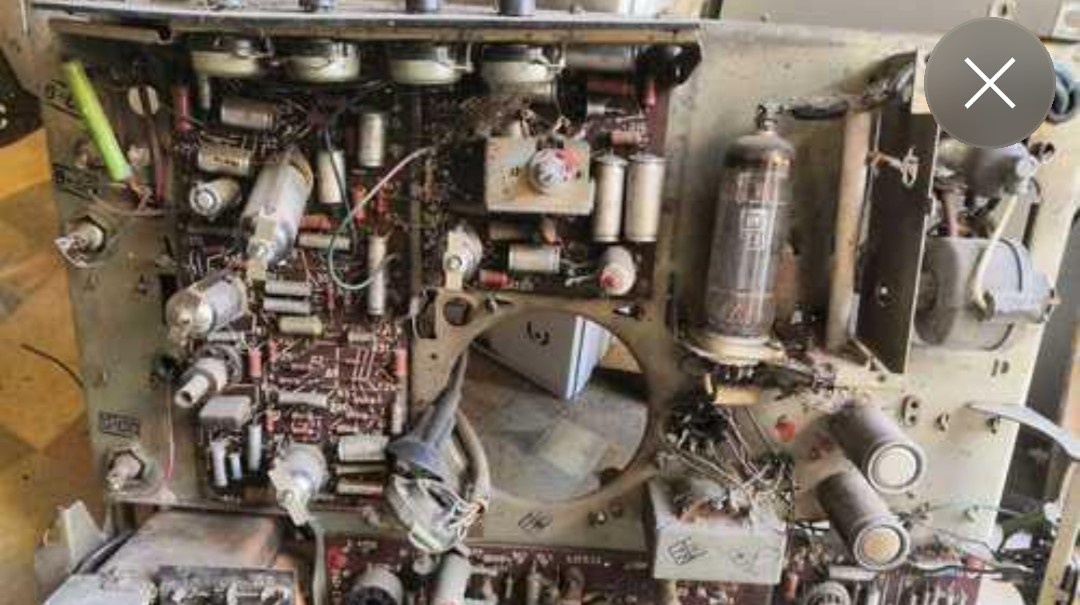 Производство
Выпускался с 1975 года до середины 1980-х годов. За это время было произведено несколько миллионов экземпляров.
Позиционировался как доступный аппарат для широких слоёв населения.
В начале 1980-х годов модель начала устаревать: на смену лампово-полупроводниковой схеме приходили полностью полупроводниковые телевизоры, которые были экономичнее и долговечнее. Кроме того, на рынке стали появляться цветные телевизоры, такие как «Рекорд ВЦ-311», выпуск которых был начат в 1983 году.