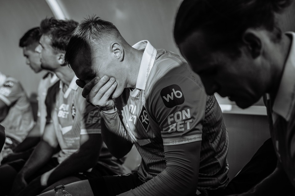    Николай Рассказов ударил Ацамаза Ревазова, что спровоцировало массовую потасовку Сайт ПФК "Крылья Советов"